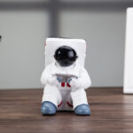 Simple Astronaut Mobile Phone Stand Student Desktop Holder Cute Spaceman Cell Phone Holder Creative Gift Small Desk Decoration - Image 5